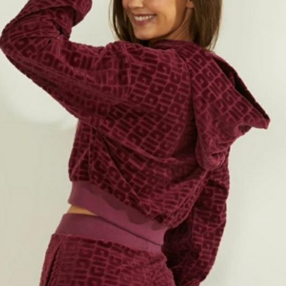 Guess After Party NWT Large Pullover Cropped Velour Hoodie - Picture 2 of 8
